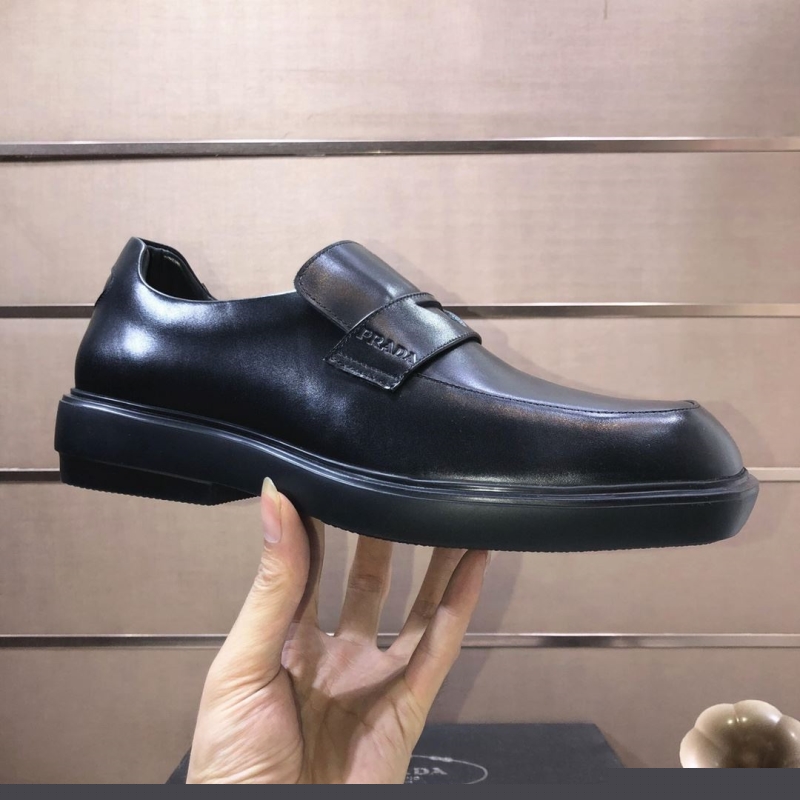 Pra*a leather shoes